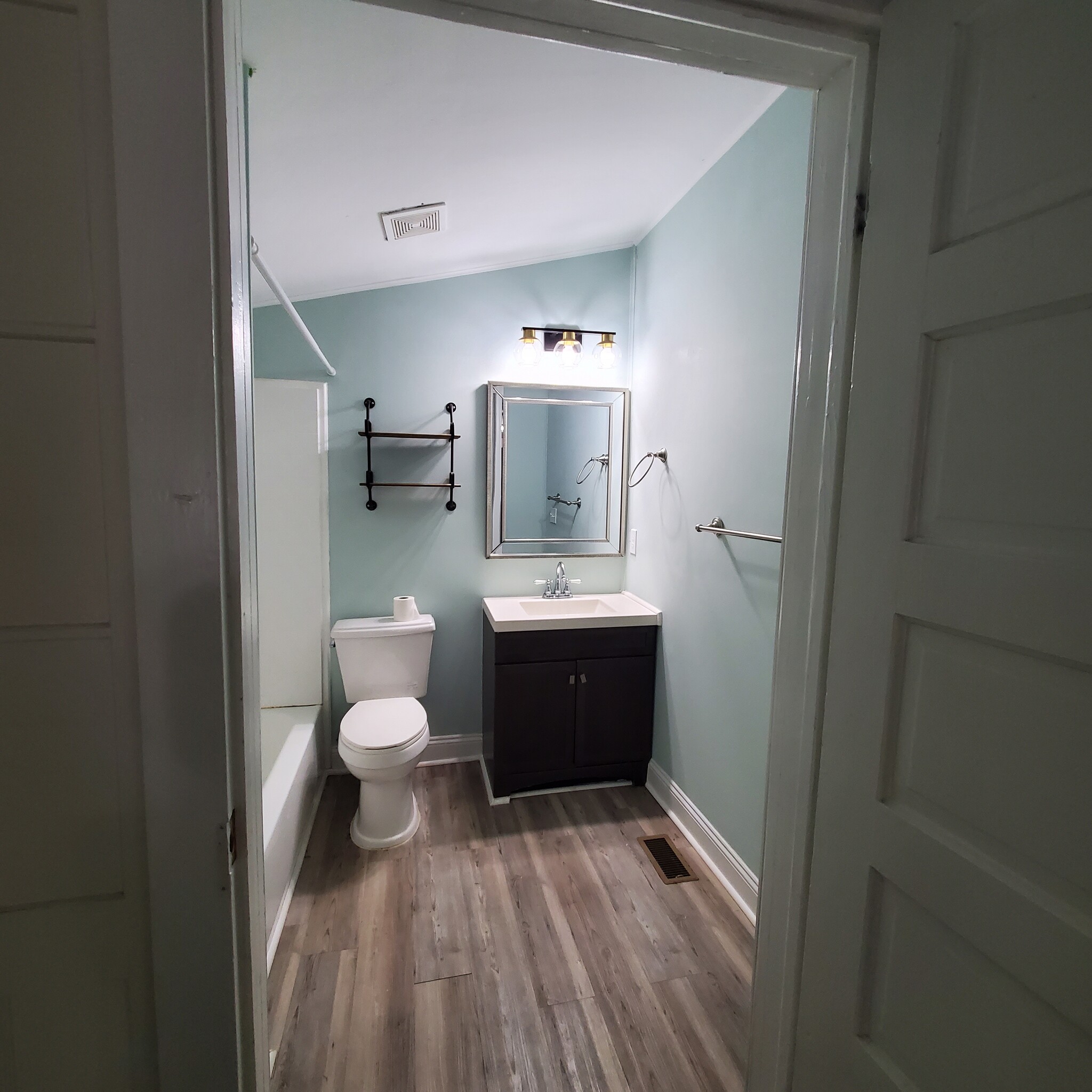 Bathroom with shower and TUB - 1423 Lucas St