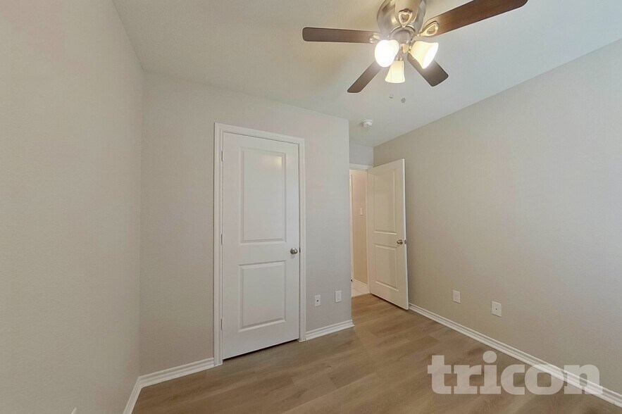 Building Photo - 881 Darst Dr