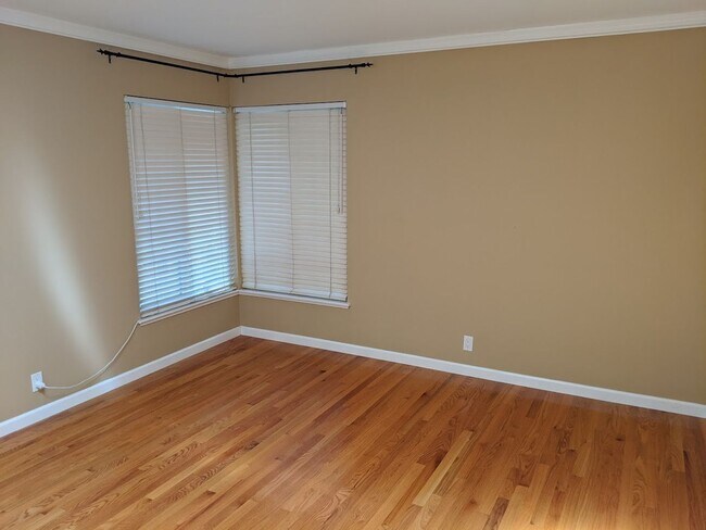 Building Photo - EMERALD HILLS - Premium updates thoughout including park like back yard