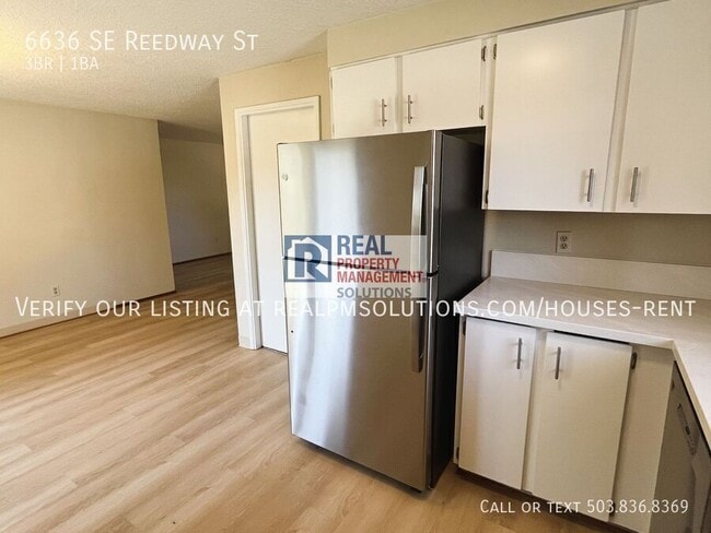 Building Photo - 6636 SE Reedway St
