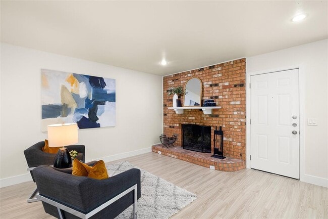 Building Photo - 3205 Santa Monica Dr