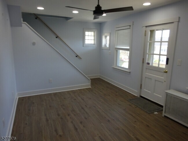 Building Photo - 54 Evergreen Ave