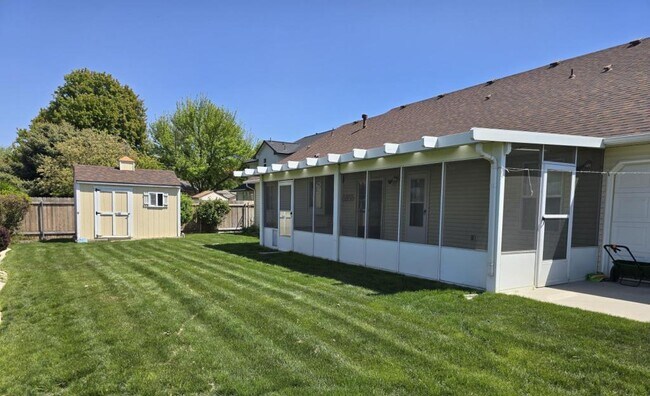Building Photo - 1728 W Greenhead Dr