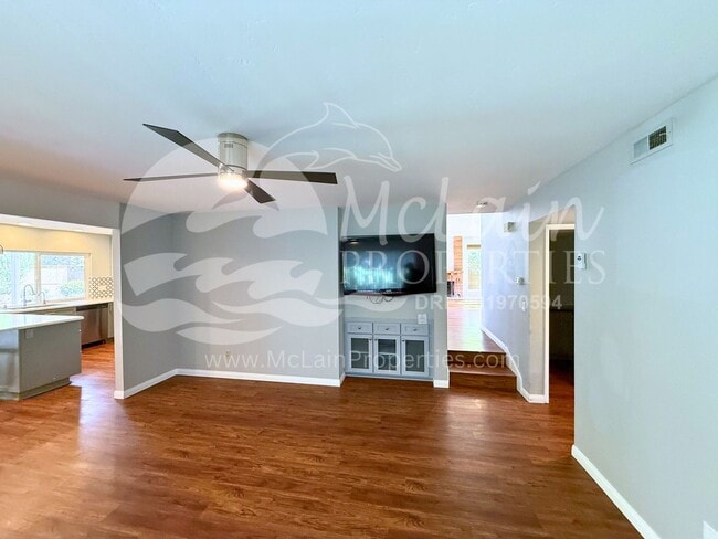 Building Photo - 4 bd with SOLAR  and AC with huge yard!