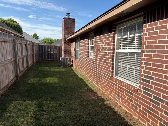 Building Photo - 1424 SW 129th St