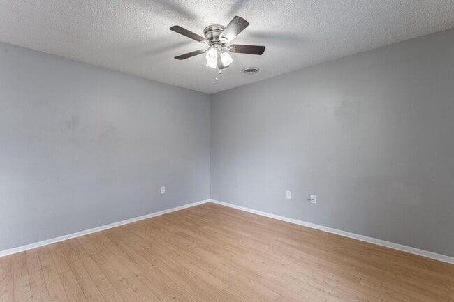 Building Photo - 2316-2318 Raven Ln