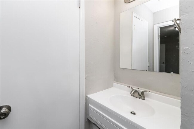 Building Photo - 217 Cherrywood Dr