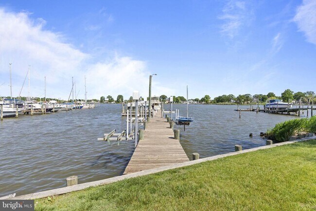 Building Photo - 7212 Bay Front Rd