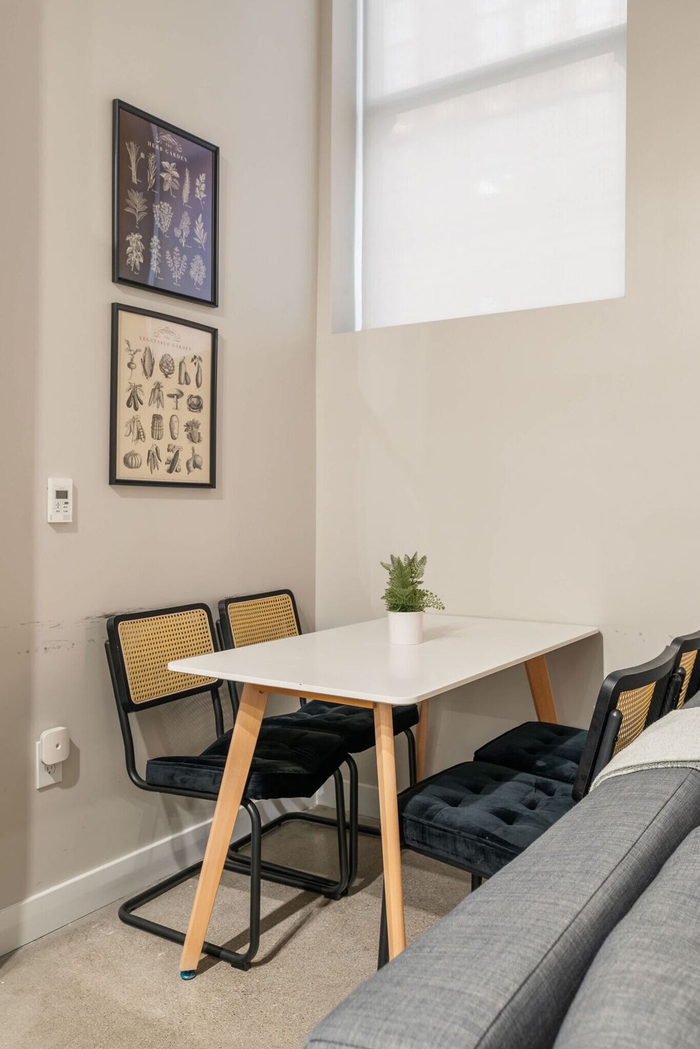 Building Photo - 205 W 4th St