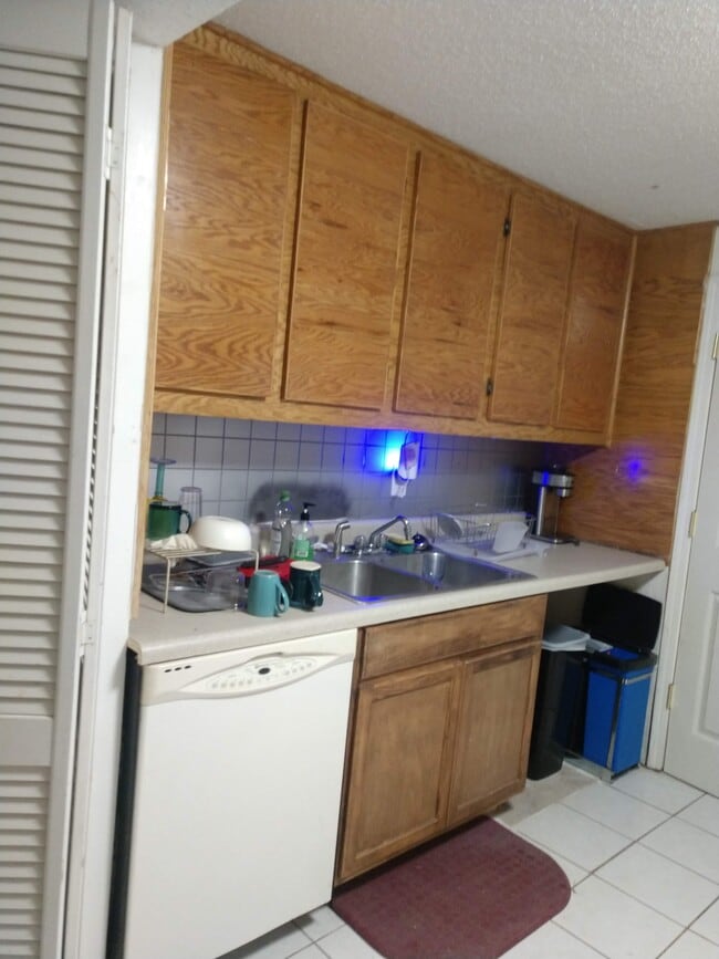 Kitchen Dishwasher - 104 Greenwood Ln