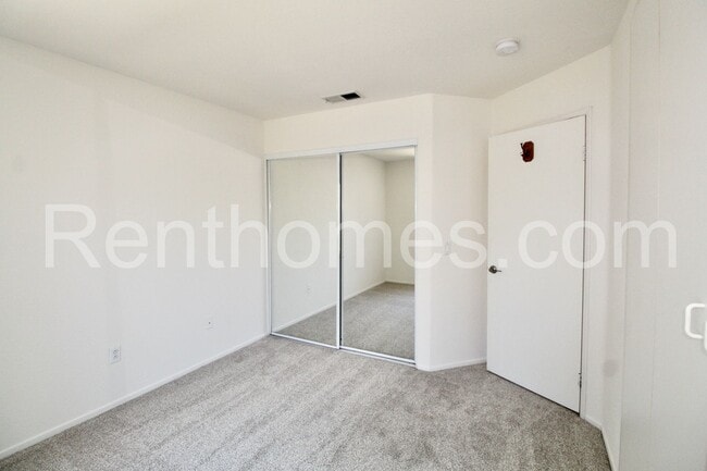 Building Photo - 9411 Questa Pointe