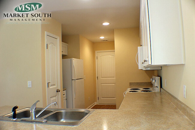 Building Photo - BLOOMINGDALE HOME