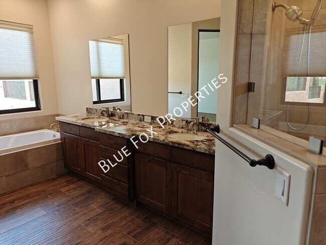 Building Photo - 13037 N Red Quail Pl