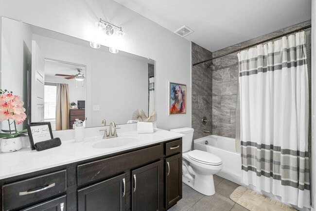 Building Photo - Large 3 Bedroom 3 1/2 Bath Condo For Rent ...