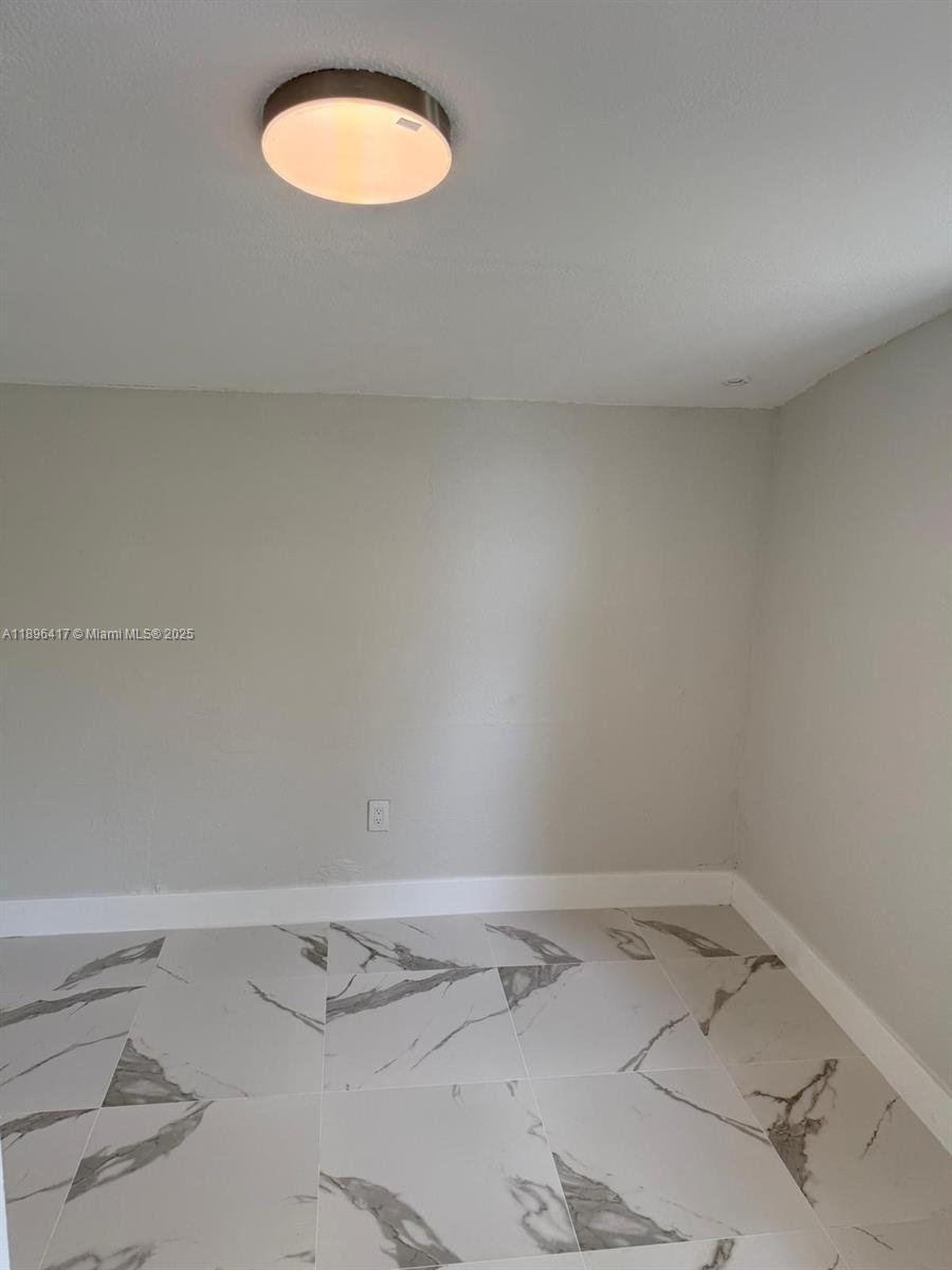 Building Photo - 1050 NW 25th Way