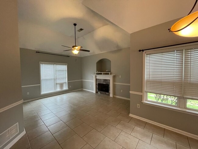 Building Photo - 5 BEDROOMS, great home located in Olive Br...