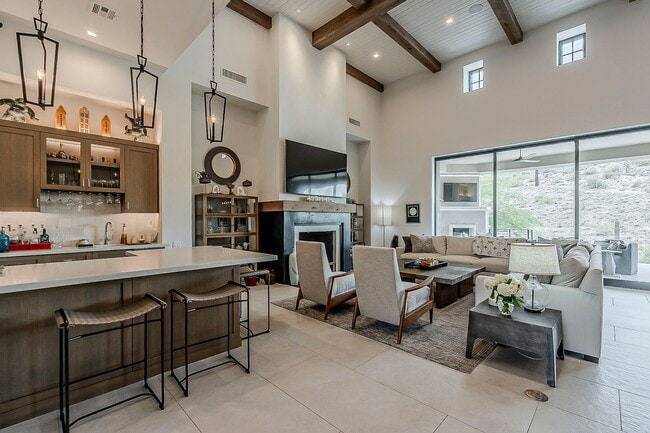 Building Photo - Luxury Home ready for January Move-in