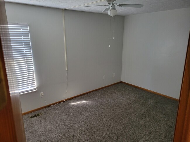 Building Photo - 424 Heritage Cir