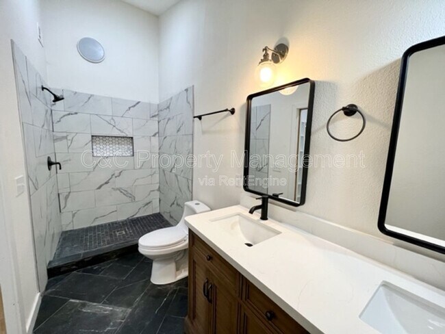 Building Photo - 1125 Burlingame Ave