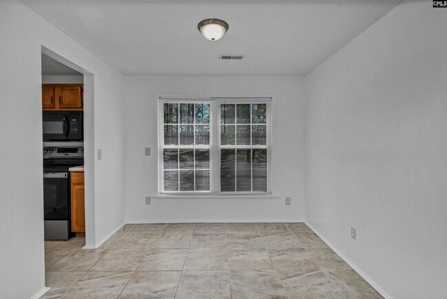 Building Photo - 220 N Donar Dr