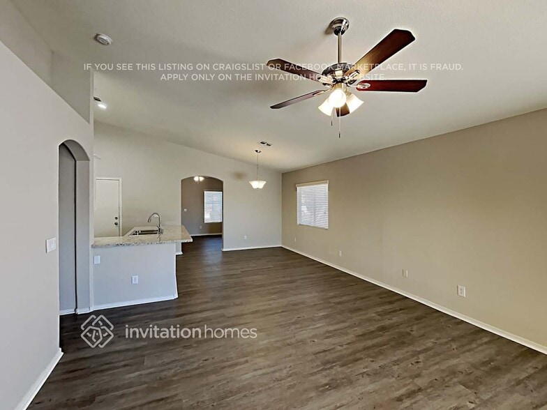 Building Photo - 847 S Esmeralda