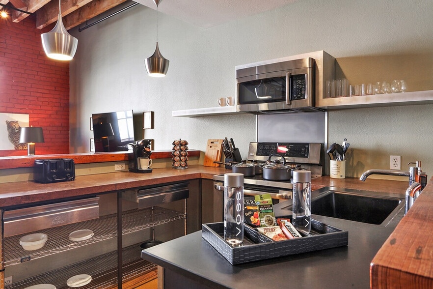 Building Photo - 1041 Constance St