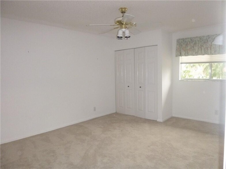 Building Photo - 7426 Pinewalk Dr S