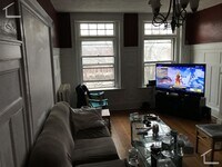 Building Photo - Beautiful 4.5 Bed Unit With Great Location in Brookline Available 9/1/26