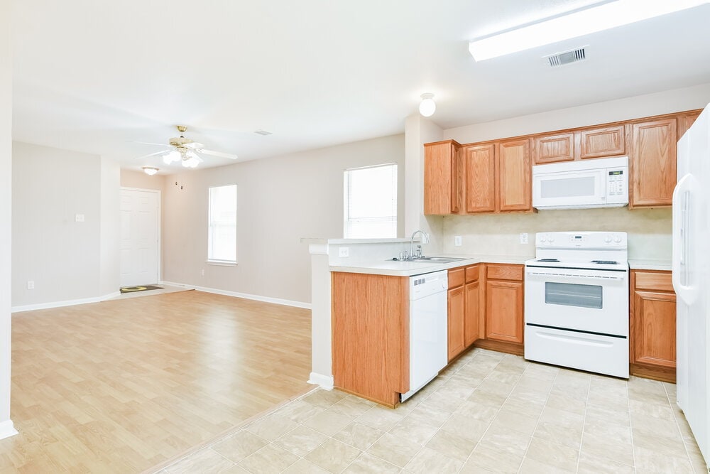 Building Photo - 18918 Brownstone Mills Dr