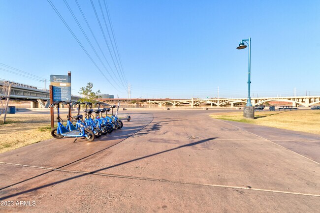 Building Photo - 1297 W 5th St