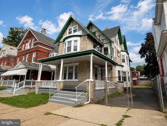 Building Photo - 292 Spring St