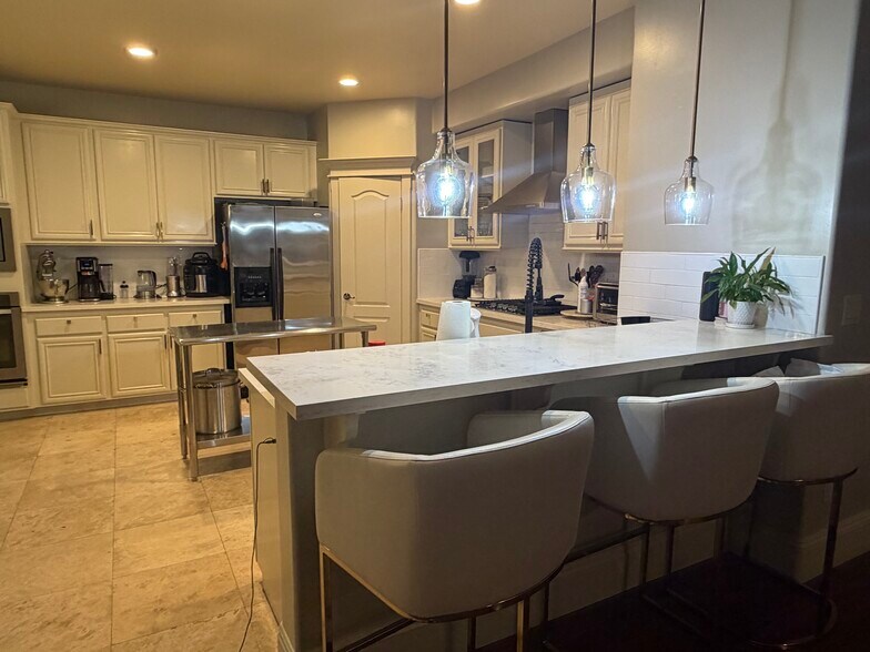 Building Photo - 825 Goodchild Ln