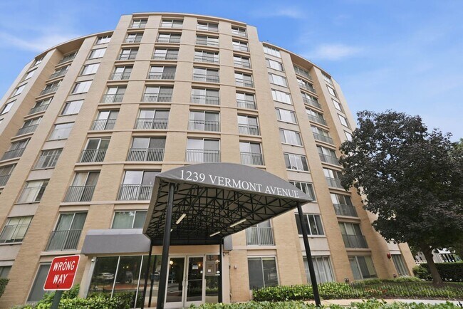 Building Photo - 1239 Vermont Ave NW