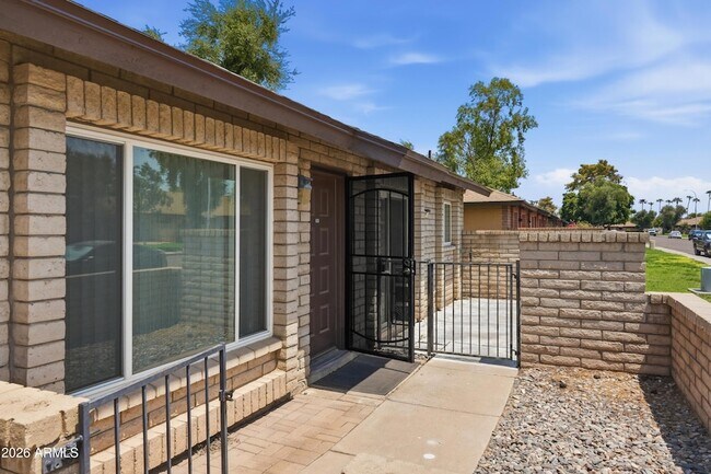 Building Photo - 126 W Loma Vista Dr