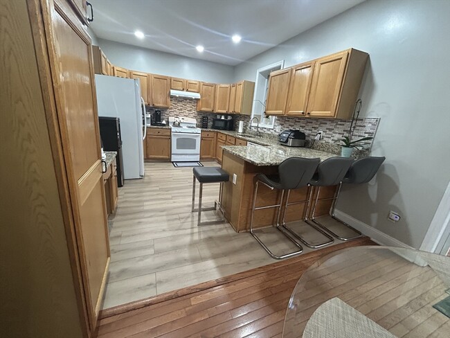 Building Photo - 6 Candlewood Ln