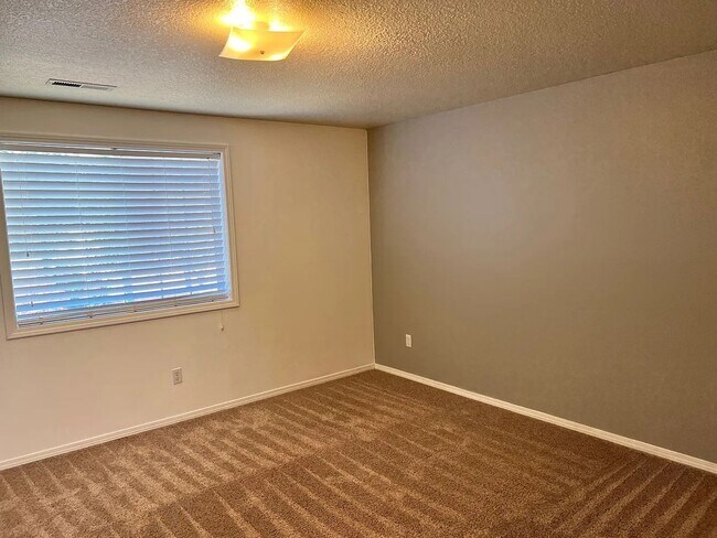 Building Photo - 8225 Sweetbrier Loop SE