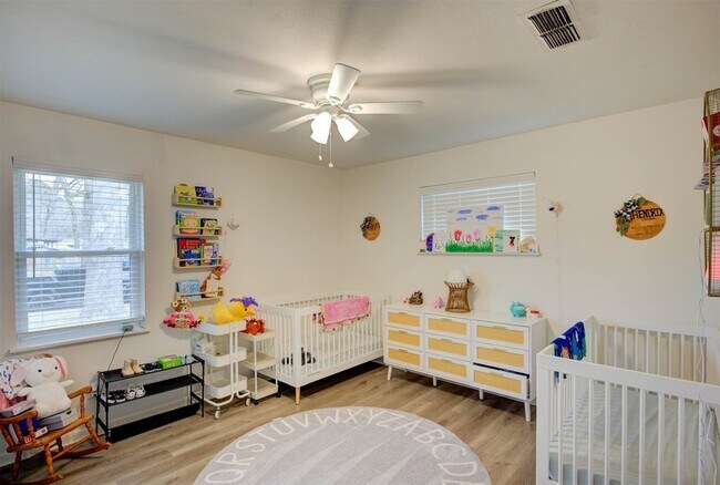 Building Photo - 9478 Poinsettia Dr