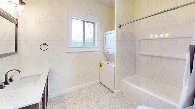 Building Photo - BEAUTIFUL 3 BED 1 BATH HOME!