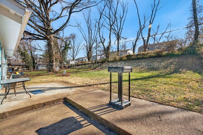 Building Photo - 1108 Renshaw Dr