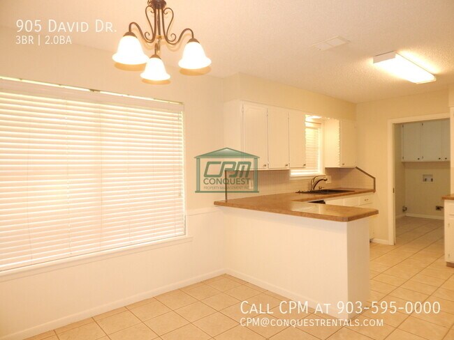Building Photo - 905 David Dr