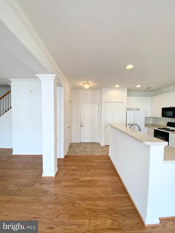 Building Photo - 2663 Manhattan Pl