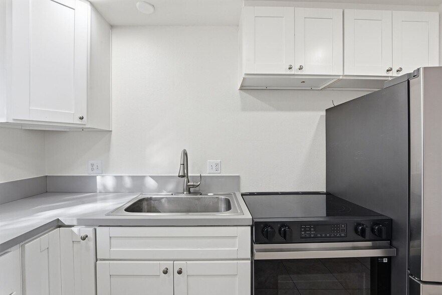 Building Photo - 12621 Lindo Ln