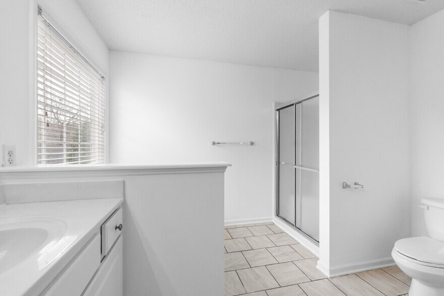 Building Photo - 129 Kellerhis Dr