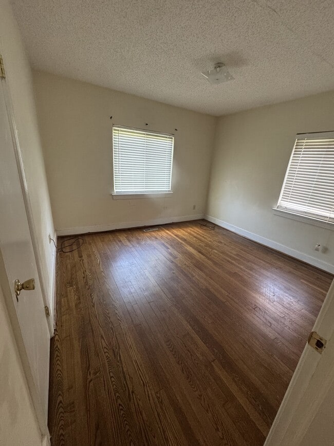 Building Photo - 2407 Cornell Dr NW