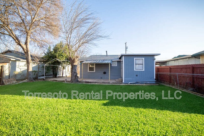 Building Photo - 2731 Menchaca St