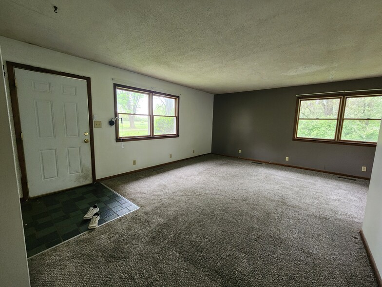 Family room - 6141 S State Rd 63