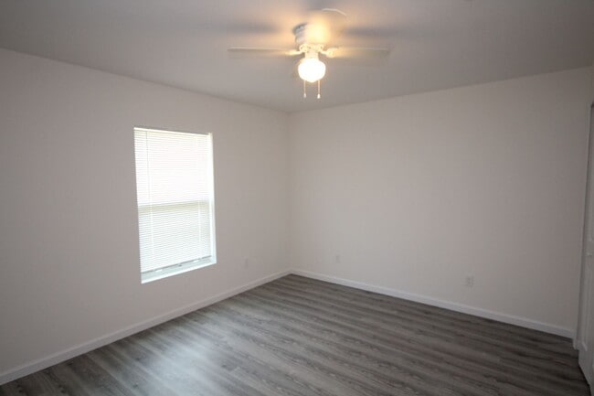 Building Photo - Beautiful 4 Bedroom, 2 Bathroom Home in Palm Bay!!