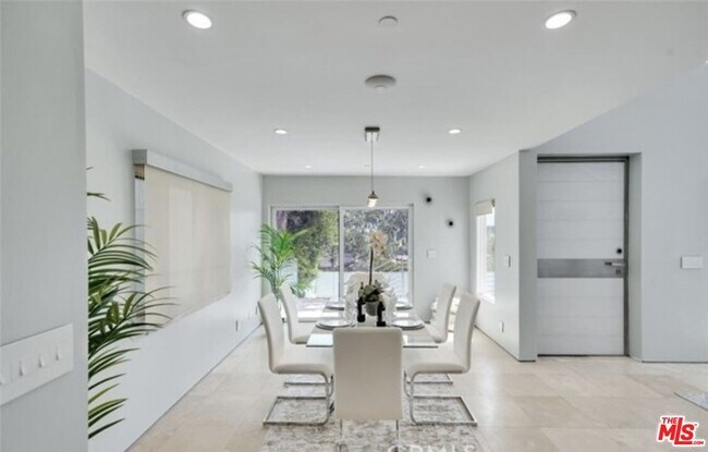 Building Photo - 3943 Fredonia Dr