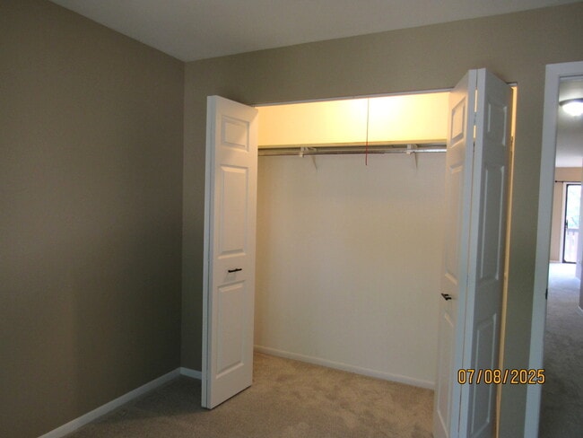 Building Photo - 950 Cumberland Ct