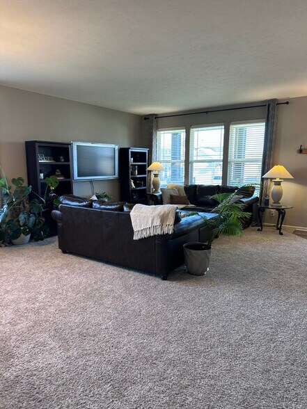 Building Photo - 21327 Quarry Ln